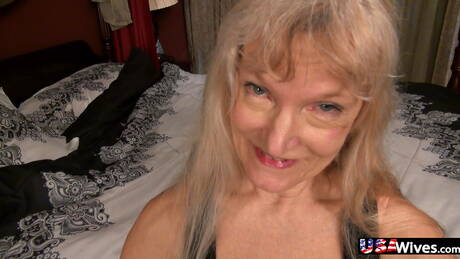 Oma Cash offers a free photo gallery with dazzling maiden in sex with dildo scene